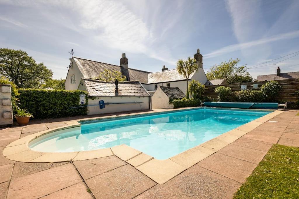 Plas Newydd With Swimming Pool, Fire Pit, And Log Fires Villa Rhiw Exterior photo