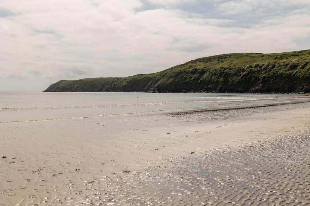 Plas Newydd With Swimming Pool, Fire Pit, And Log Fires Villa Rhiw Exterior photo