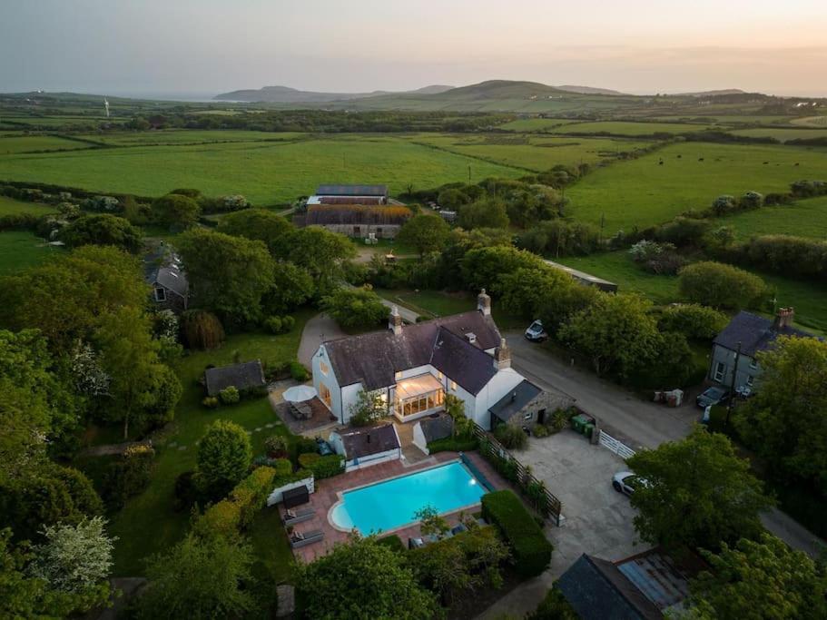 Plas Newydd With Swimming Pool, Fire Pit, And Log Fires Villa Rhiw Exterior photo